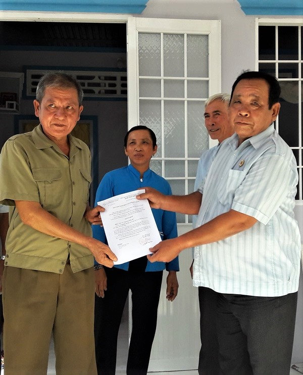 trao quyet dinh ban giao nha.jpg